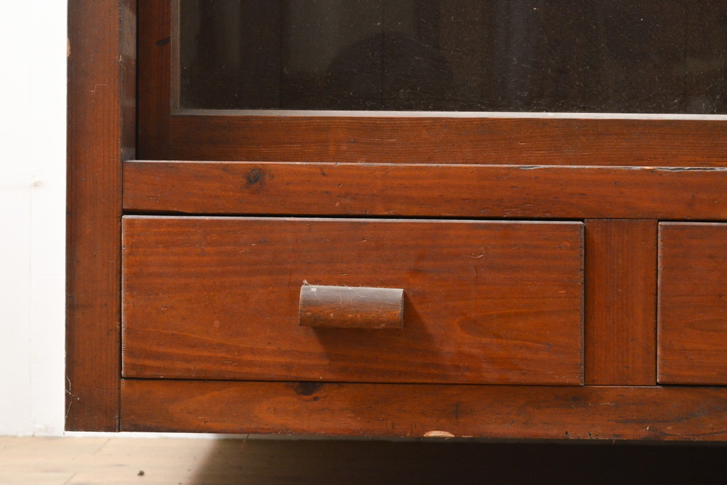 和製アンティーク　特大　このサイズは珍しい!!どこか懐かしさが感じられるサイドボード(戸棚、収納棚、キャビネット)(R-055281)