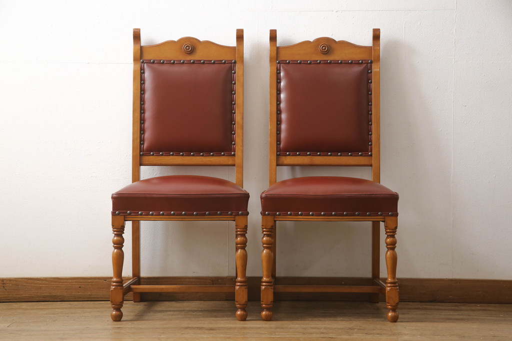 中古　美品　横浜クラシック家具　ダニエル(daniel)　ミッシェル　本革　クラシカルな雰囲気漂うデザインがおしゃれなレザーチェア2脚セット(ダイニングチェア、椅子、本革)(1脚定価約20万円)(R-063229)