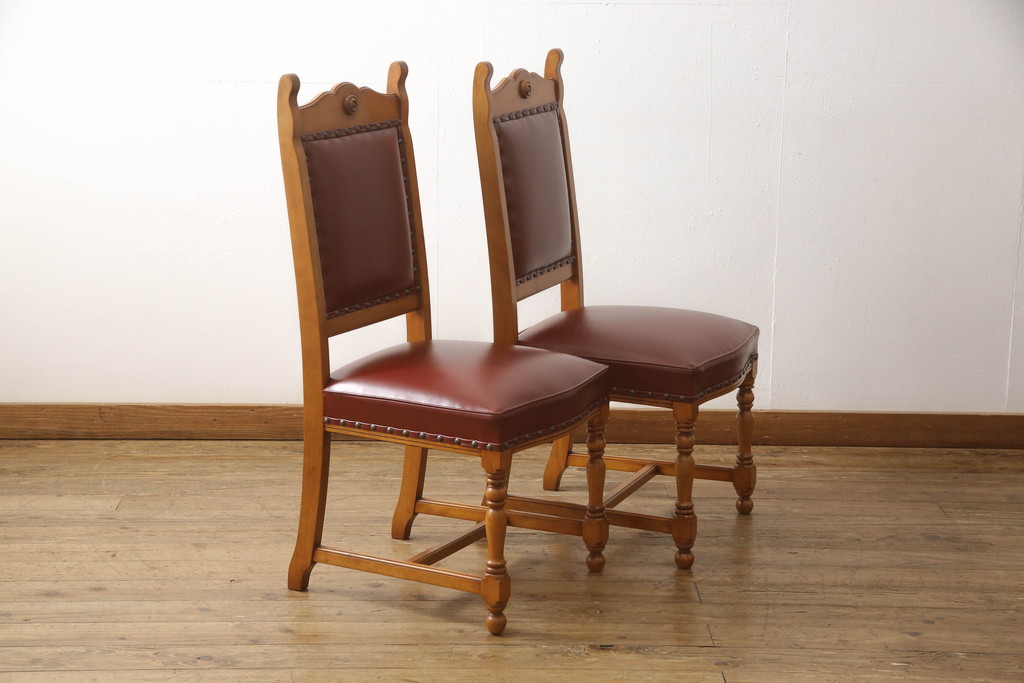 中古　美品　横浜クラシック家具　ダニエル(daniel)　ミッシェル　本革　クラシカルな雰囲気漂うデザインがおしゃれなレザーチェア2脚セット(ダイニングチェア、椅子、本革)(1脚定価約20万円)(R-063229)