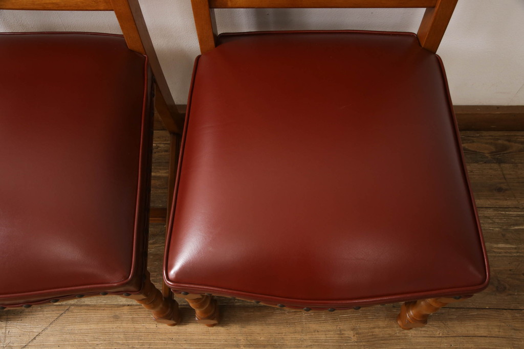 中古　美品　横浜クラシック家具　ダニエル(daniel)　ミッシェル　本革　クラシカルな雰囲気漂うデザインがおしゃれなレザーチェア2脚セット(ダイニングチェア、椅子、本革)(1脚定価約20万円)(R-063229)