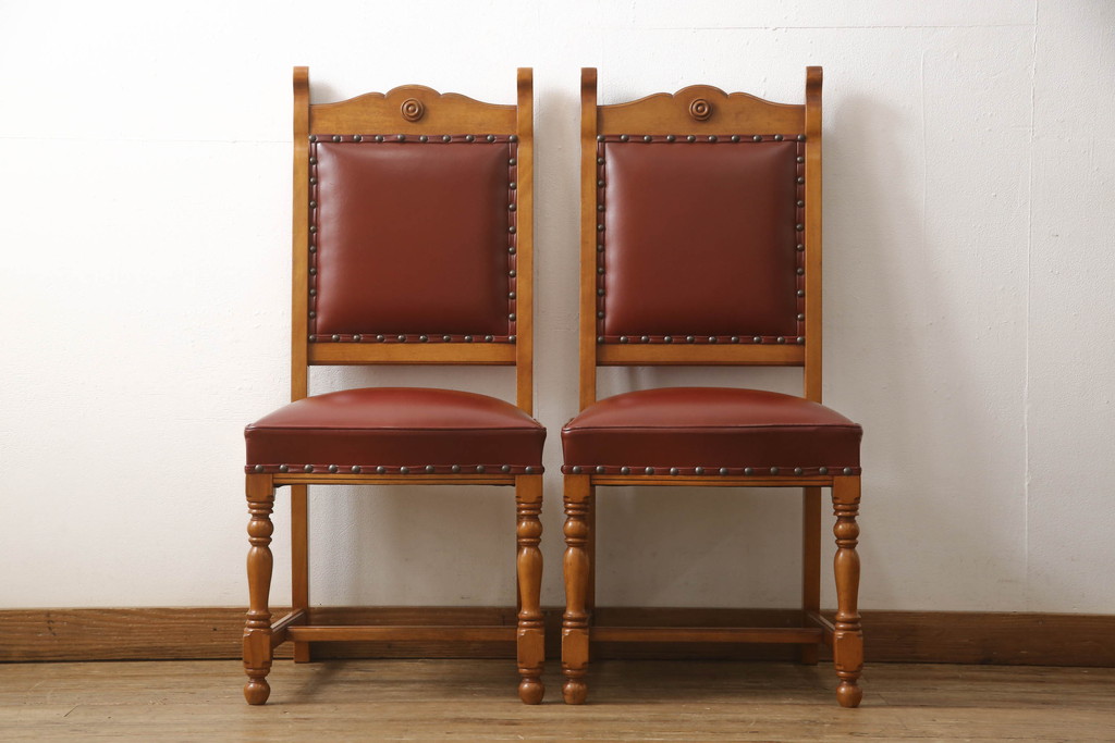 中古　美品　横浜クラシック家具　ダニエル(daniel)　ミッシェル　本革　クラシカルな雰囲気漂うデザインがおしゃれなレザーチェア2脚セット(ダイニングチェア、椅子、本革)(1脚定価約20万円)(R-063230)
