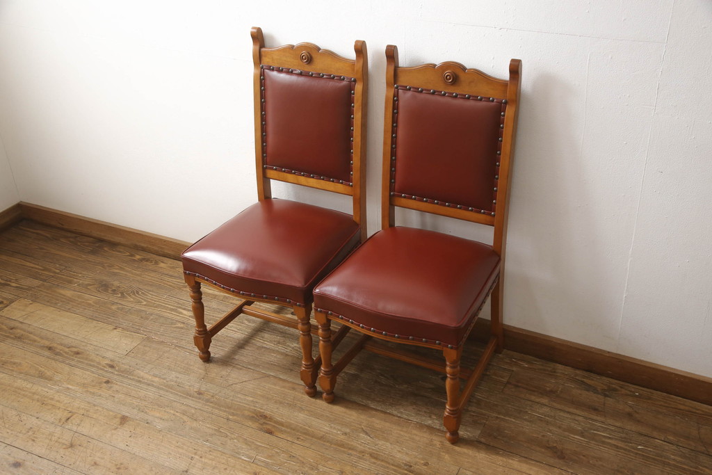 中古　美品　横浜クラシック家具　ダニエル(daniel)　ミッシェル　本革　クラシカルな雰囲気漂うデザインがおしゃれなレザーチェア2脚セット(ダイニングチェア、椅子、本革)(1脚定価約20万円)(R-063230)