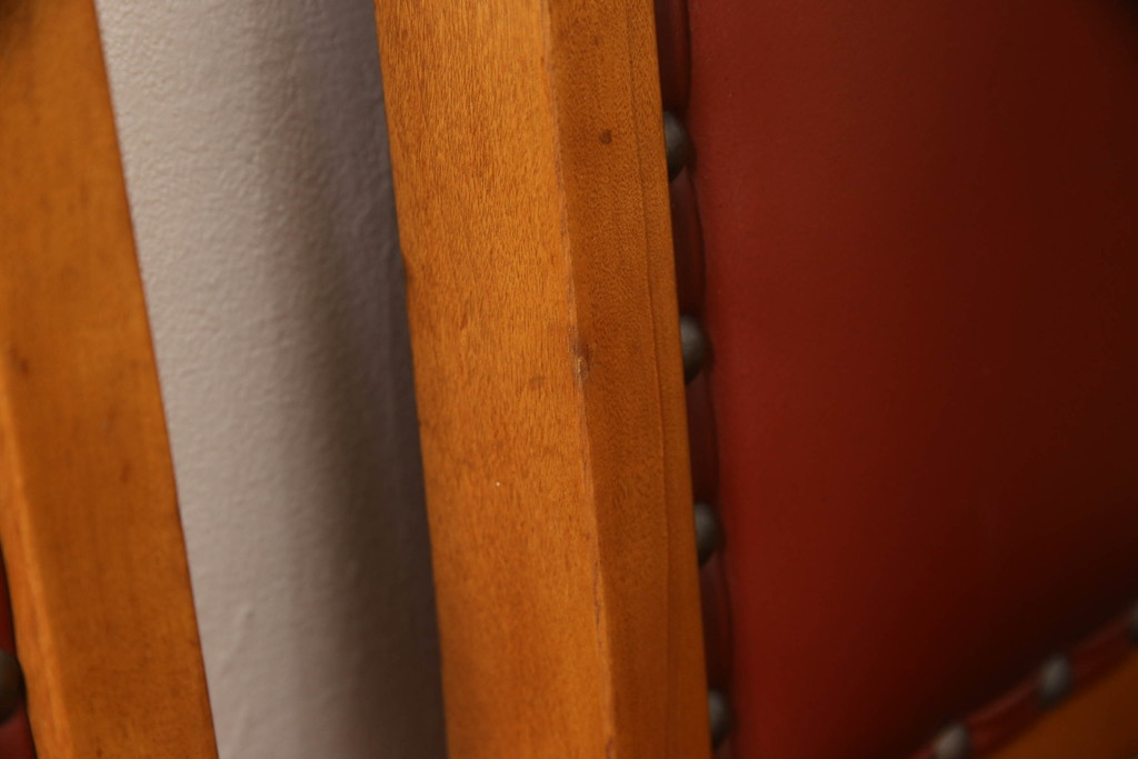 中古　美品　横浜クラシック家具　ダニエル(daniel)　ミッシェル　本革　クラシカルな雰囲気漂うデザインがおしゃれなレザーチェア2脚セット(ダイニングチェア、椅子、本革)(1脚定価約20万円)(R-063230)