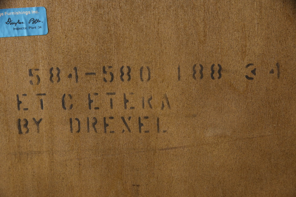 中古　美品　DREXEL HERITAGE(ドレクセルヘリテイジ)　象嵌入り　花の意匠がエレガントなキュリオケース(ガラスケース、ショーケース、飾り棚)(R-058692)