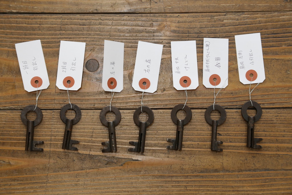 和製ビンテージ　工芸品　総欅(ケヤキ)材　びっしりと施された金具が重厚感を高める佐渡船箪笥(定価約340万円)(舟箪笥、帳箱、銭箱、引き出し、チェスト、小箪笥、小物収納、ヴィンテージ)(R-058767)
