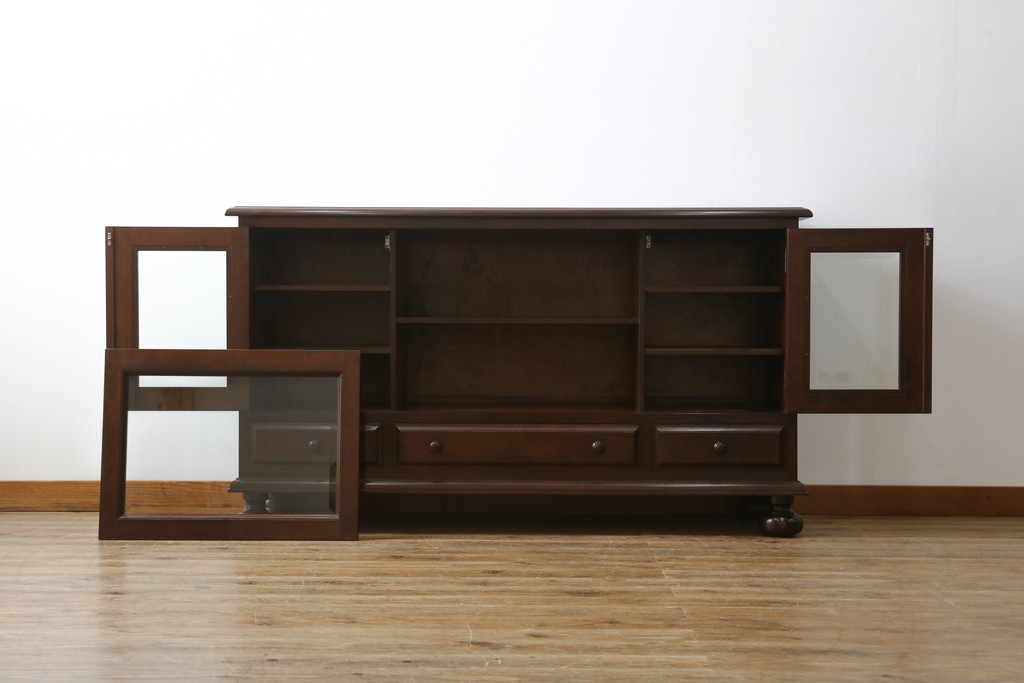 中古　美品　松本民芸家具　シックな佇まいが和洋折衷の空間に取り入れやすいC-型サイドボード(収納棚、戸棚、サイドキャビネット、飾り棚)(定価約60万円)(R-065224)
