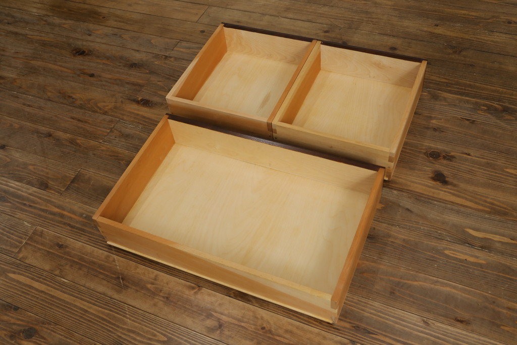中古　美品　松本民芸家具　シックな佇まいが和洋折衷の空間に取り入れやすいC-型サイドボード(収納棚、戸棚、サイドキャビネット、飾り棚)(定価約60万円)(R-065224)