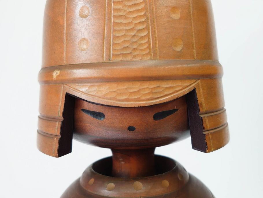 内閣総理大臣賞受賞作家 関口三作　創作こけし　「武人」　高さ 約52.5cm　匠の卓越したデザイン性が光るこけし(郷土人形玩具、伝統工芸、民芸品、置物、ディスプレイ、木彫　木製、共箱付き)(R-079507)