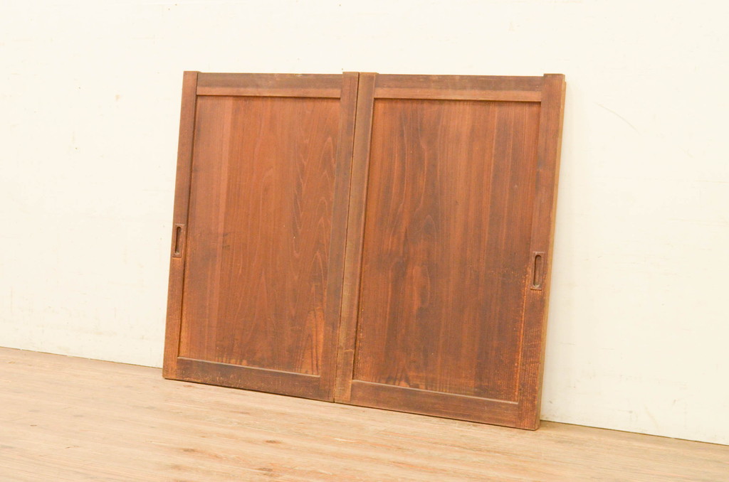 アンティーク建具　杉(スギ)材　どこか懐かしい雰囲気漂う板戸窓2枚セット(引き戸)(R-072122)