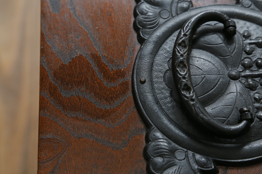 中古　美しい木目と立派な金具が目を惹く車箪笥(引き出し、収納箪笥、サイドチェスト)(定価約58万円)(R-073404)