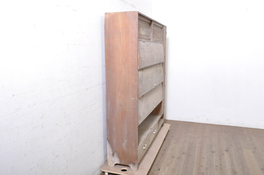和製アンティーク　古い木味の風合いが魅力的な大きな引き出し付き下駄箱(シューズボックス、靴箱、収納棚、ロッカー、戸棚)(R-071316)