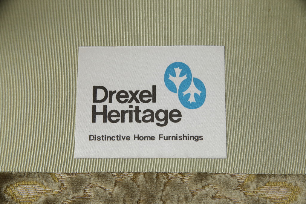 中古　美品　DREXEL HERITAGE(ドレクセルヘリテイジ)　肘カバー・クッション付き　ゆったりとした寛ぎの空間づくりに取り入れたい1人掛けソファ(一人掛けソファ、1Pソファ、アームソファ、アームチェア、椅子、イス)(R-066120)