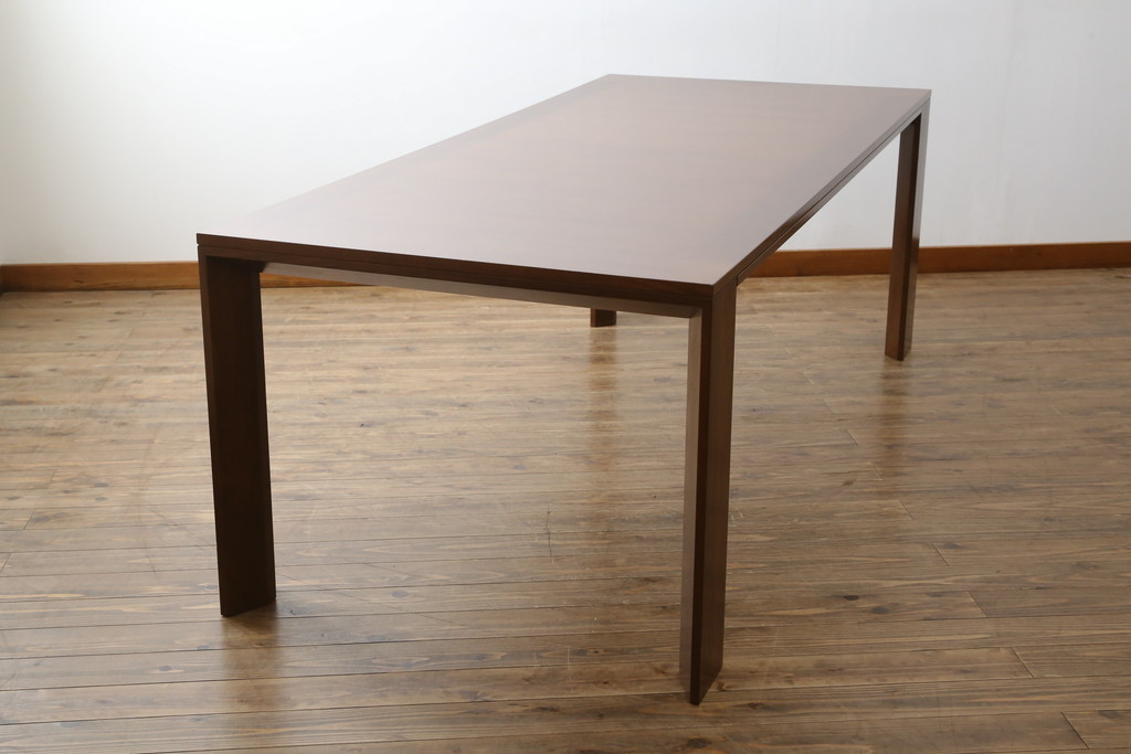 中古　カリモク家具(karimoku)　domani(ドマーニ)　Excel-Life(エクセルライフ)　ウォールナット材　直線のシルエットが印象的なダイニングテーブル(食卓、作業台、机、4人掛け、6人掛け)(定価約56万円)(R-072925)