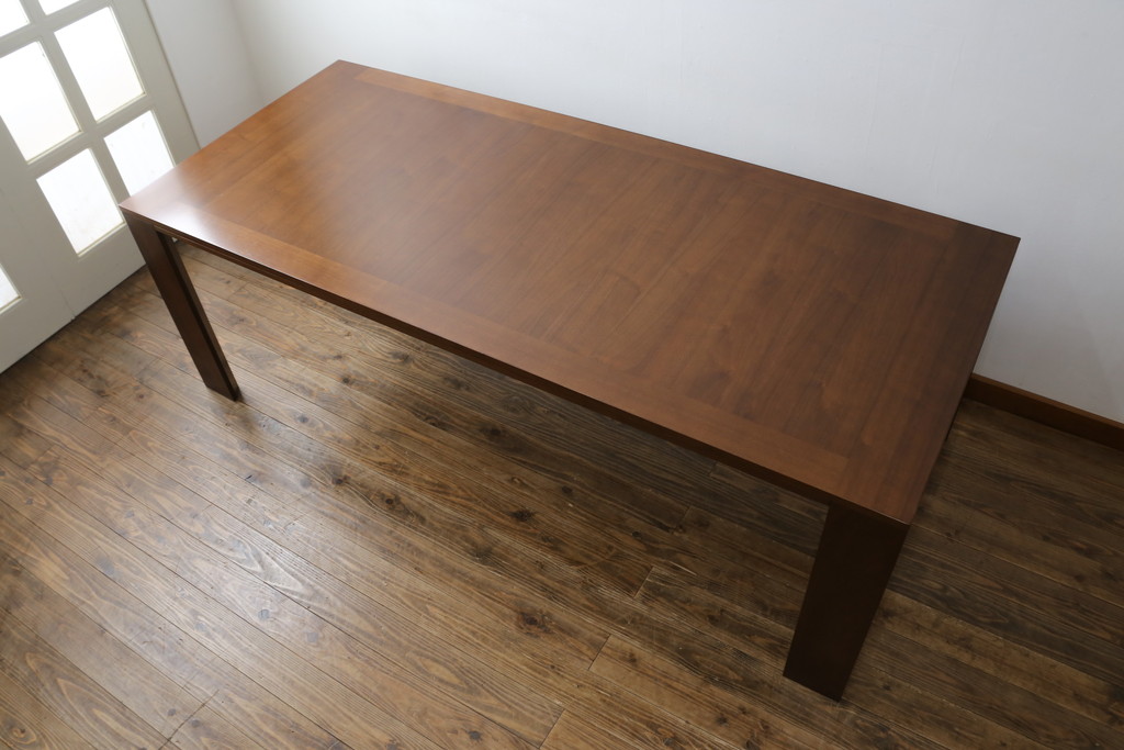中古　カリモク家具(karimoku)　domani(ドマーニ)　Excel-Life(エクセルライフ)　ウォールナット材　直線のシルエットが印象的なダイニングテーブル(食卓、作業台、机、4人掛け、6人掛け)(定価約56万円)(R-072925)