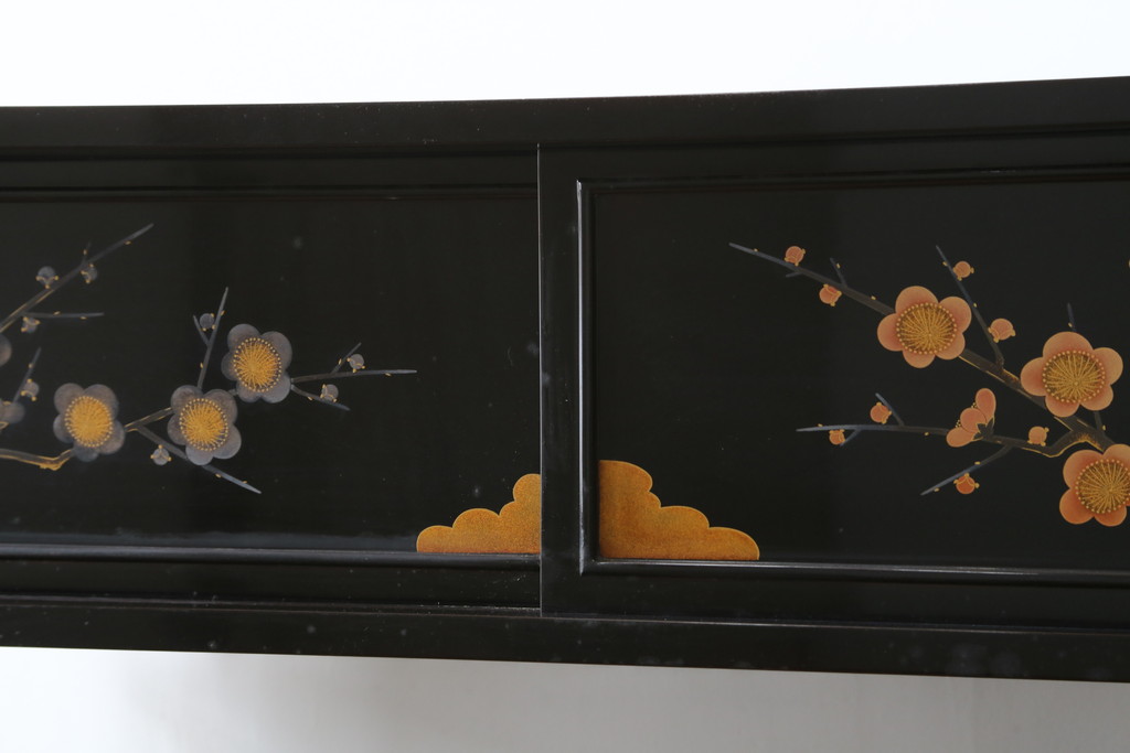 中古　輪島塗り　明斎　内扉にも精細で美しい蒔絵が施された贅沢な漆塗りの飾り棚(茶棚、違い棚、収納棚、戸棚)(定価約300万円)(R-079545)