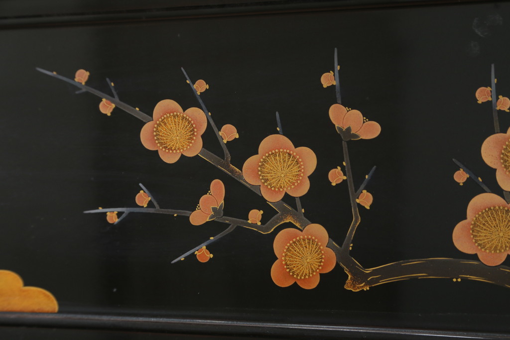 中古　輪島塗り　明斎　内扉にも精細で美しい蒔絵が施された贅沢な漆塗りの飾り棚(茶棚、違い棚、収納棚、戸棚)(定価約300万円)(R-079545)