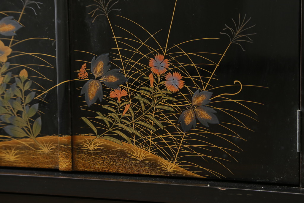 中古　輪島塗り　明斎　内扉にも精細で美しい蒔絵が施された贅沢な漆塗りの飾り棚(茶棚、違い棚、収納棚、戸棚)(定価約300万円)(R-079545)