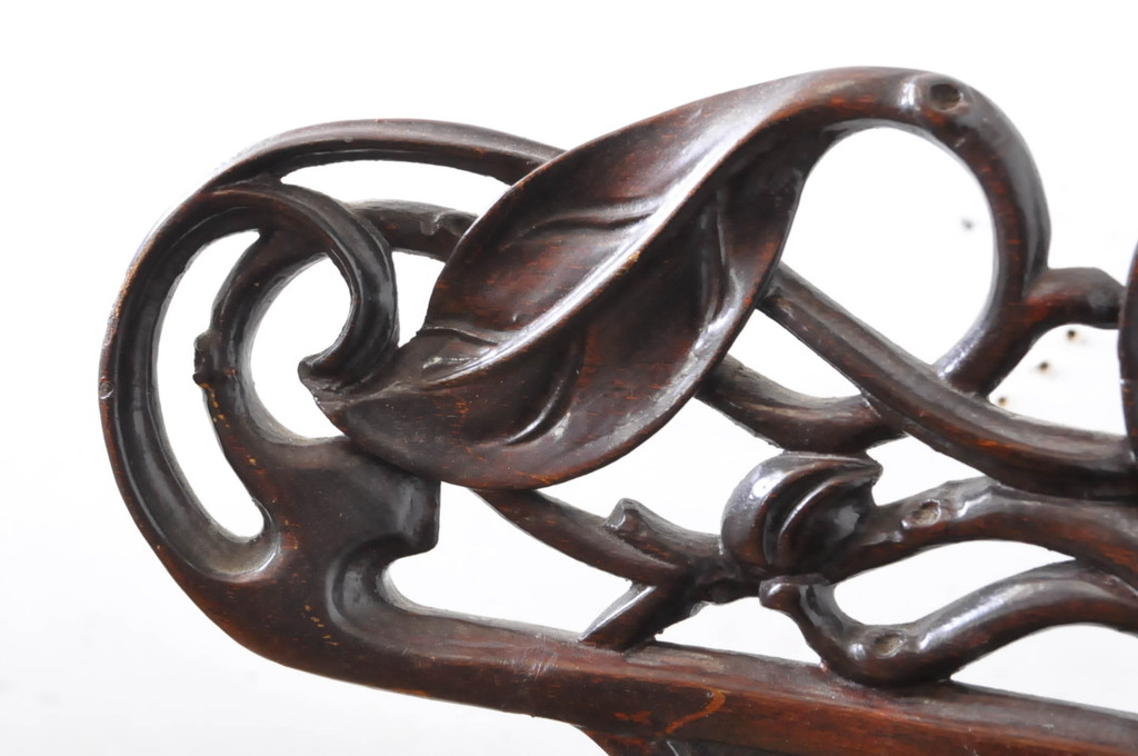 イギリスアンティーク　マホガニー材　素晴らしい彫刻が目を惹く譜面台(譜面立、ミュージックスタンド、ブックレスト、書見台、レシピ台、英国)(R-065873)