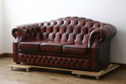 中古　イギリスハンドメイド　DISTINCTIVE CHESTERFIELDS(ディスティンクティブ・チェスターフィールド)　BUCKINGHAM(バッキンガム)　本革(レザー)　アーチ形の背もたれが印象的な3シーターチェスターフィールドソファ(三人掛け、3P、アームソファ、英国)(R-079523)