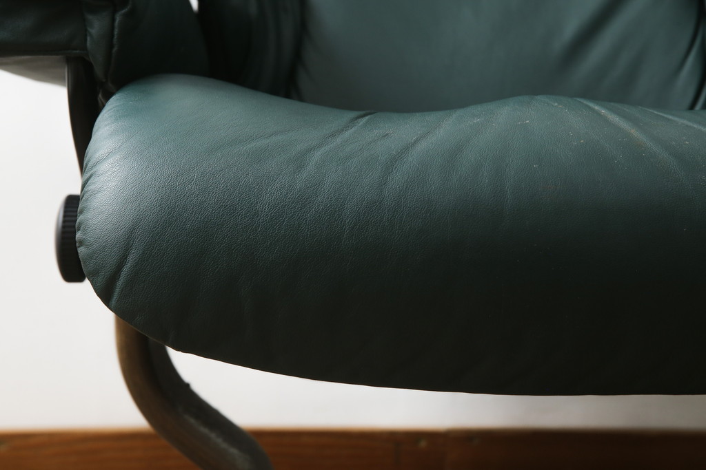 中古　EKORNES(エコーネス)　本革　ロングセラー!!一番人気のストレスレス レノ クラシック(M)(レザー、アームチェア、リクライニングチェア、椅子、一人掛けソファ、1Pソファ)(R-079033)