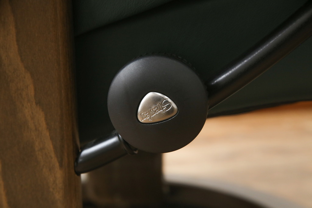 中古　EKORNES(エコーネス)　本革　ロングセラー!!一番人気のストレスレス レノ クラシック(M)(レザー、アームチェア、リクライニングチェア、椅子、一人掛けソファ、1Pソファ)(R-079033)