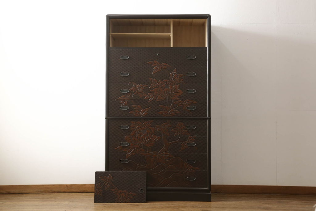 中古　美品　鎌倉彫り　中桐箪笥(チェスト、和箪笥、衣装箪笥、洋服タンス、桐たんす)(R-049895)