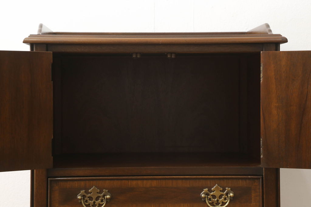 中古　DREXEL HERITAGE(ドレクセルヘリテイジ)　クラシカルな雰囲気が魅力!落ち着きのある空間を演出するサイドキャビネット(サイドテーブル、コンソールテーブル、ナイトテーブル、電話台)(R-058911)