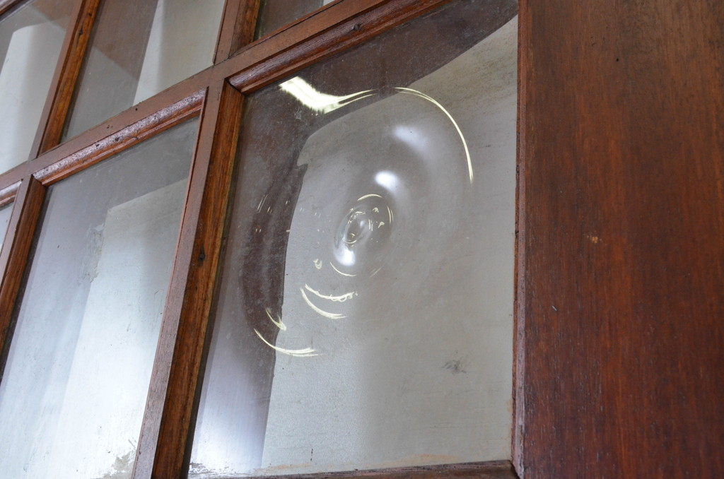 イギリスアンティーク!　ペイント仕上げ限定!　珍しい吹きガラス入りの重厚なペイントドア1枚(英国、玄関ドア、玄関扉、建具)(R-064963)