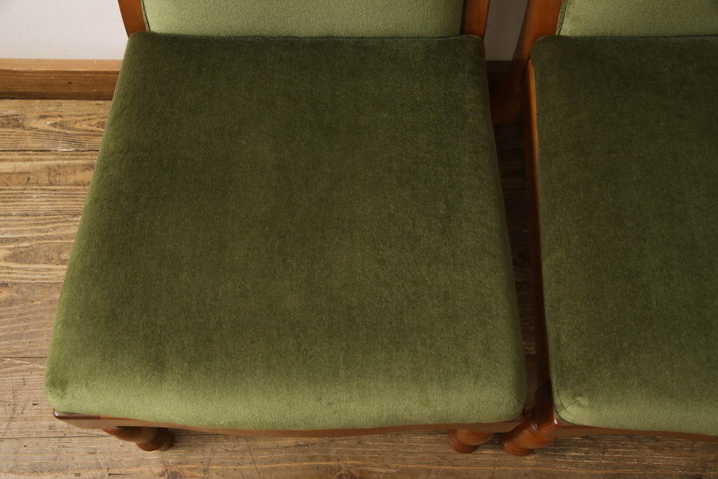 中古　美品　横浜クラシック家具　ダニエル(daniel)　A-543　クラシカルな佇まいが目を引くLDサイドチェア2脚セット(ダイニングチェア、椅子)(定価2脚で約41万円)(R-053135)