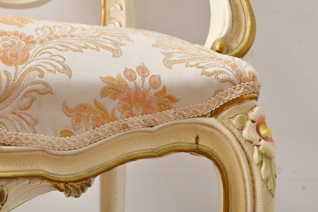 中古　イタリア高級家具　ノバパルク(NOVAPLAK)　ロココ調のエレガントな彫刻が美しいアームチェア(ダイニングチェア、椅子)(定価約30万円)(R-055702)