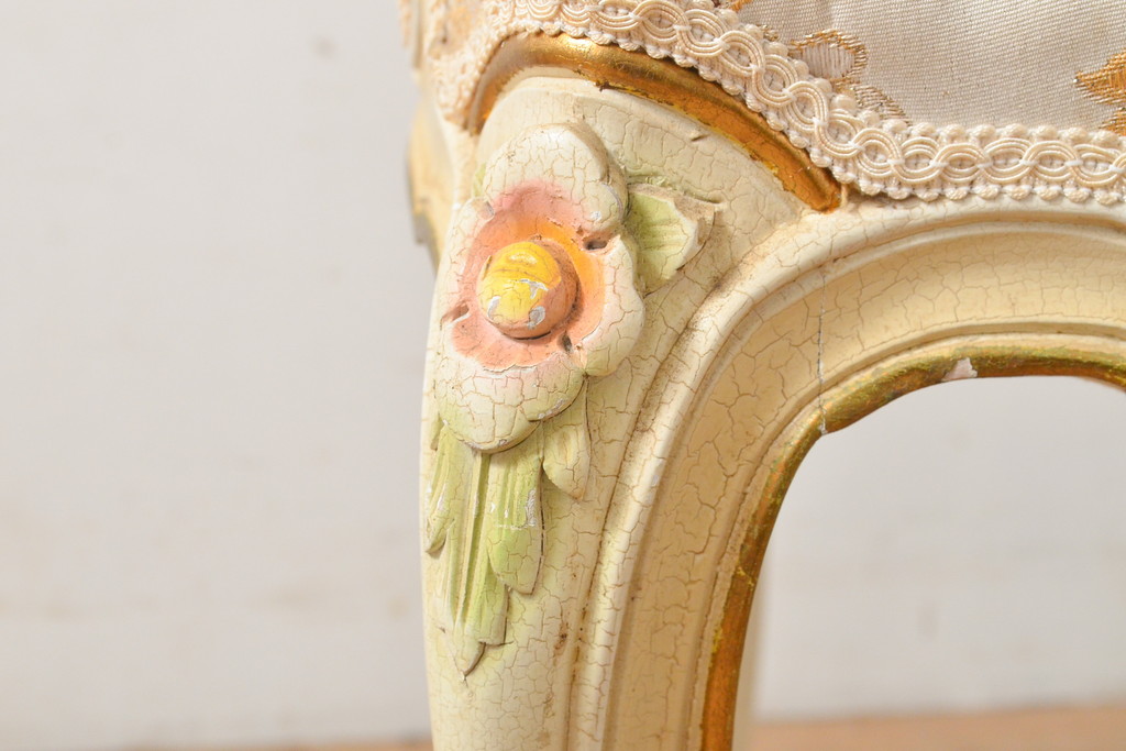 中古　イタリア高級家具　ノバパルク(NOVAPLAK)　ロココ調のエレガントな彫刻が美しいアームチェア(ダイニングチェア、椅子)(定価約30万円)(R-055702)