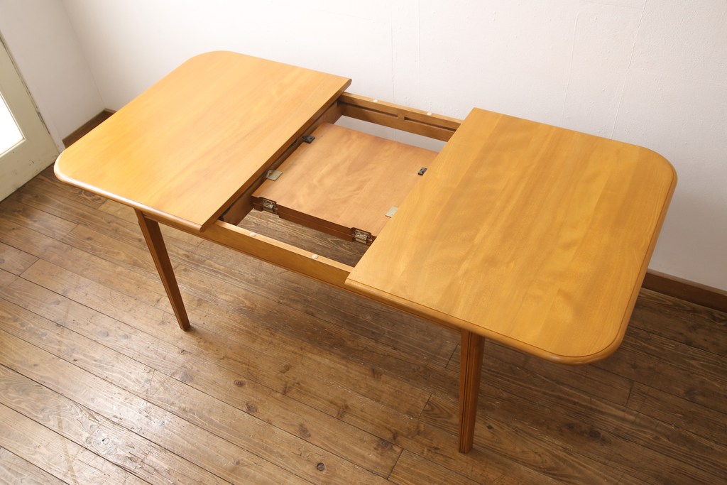 中古　美品　特注品　横浜クラシック家具　ダニエル(Daniel)　木の温もりを感じられる伸張式ダイニングテーブル(エクステンションテーブル、4人掛け、6人掛け)(R-051670)