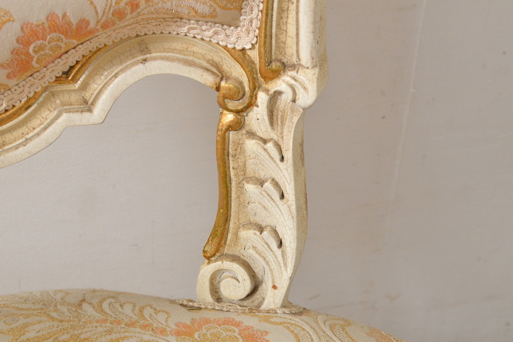中古　イタリア高級家具　ノバパルク(NOVAPLAK)　ロココ調のエレガントな彫刻が美しいアームチェア(ダイニングチェア、椅子)(定価約30万円)(R-055703)