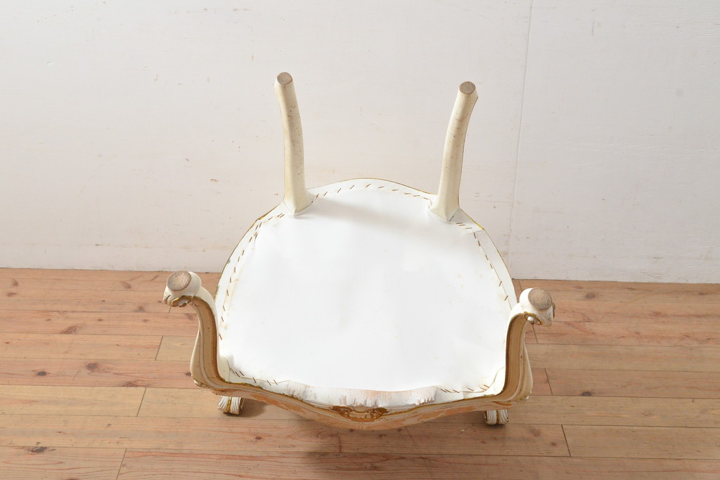 中古　イタリア高級家具　ノバパルク(NOVAPLAK)　ロココ調のエレガントな彫刻が美しいアームチェア(ダイニングチェア、椅子)(定価約30万円)(R-055703)