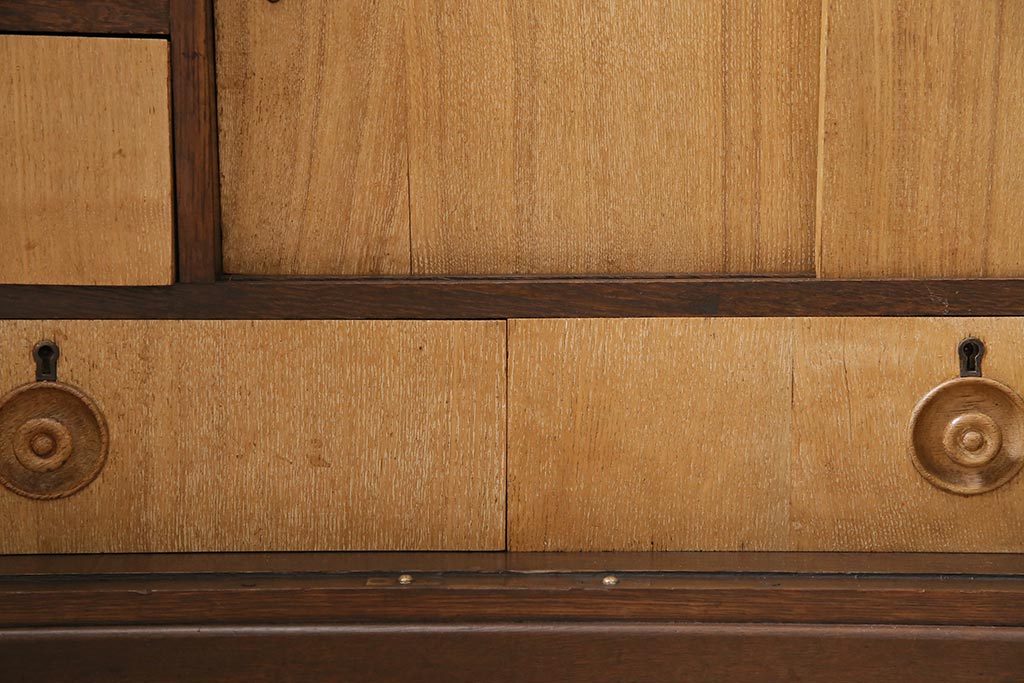 アンティーク家具　昭和初期　珍品　前板桐材・天板側板ナラ材　モダンデザインが素敵な収納棚(戸棚)(R-044617)