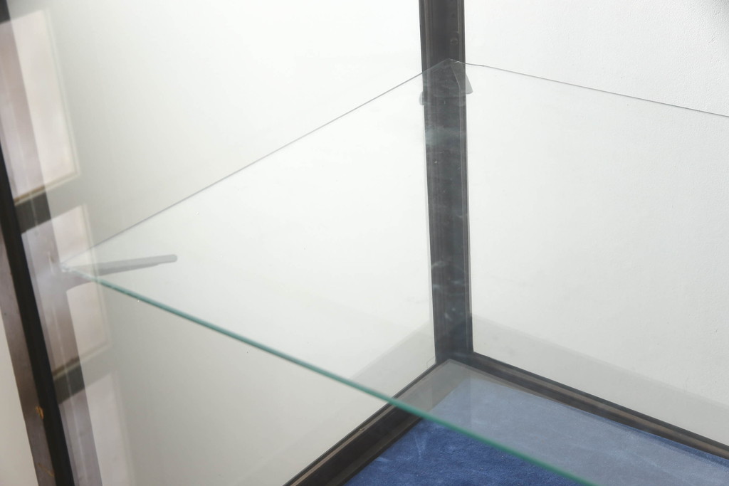 イギリスアンティーク　すっきりしたデザインでも存在感抜群の大きなガラスケース(Gケース、ショーケース、飾り棚、陳列棚、店舗什器、英国)(R-070365)