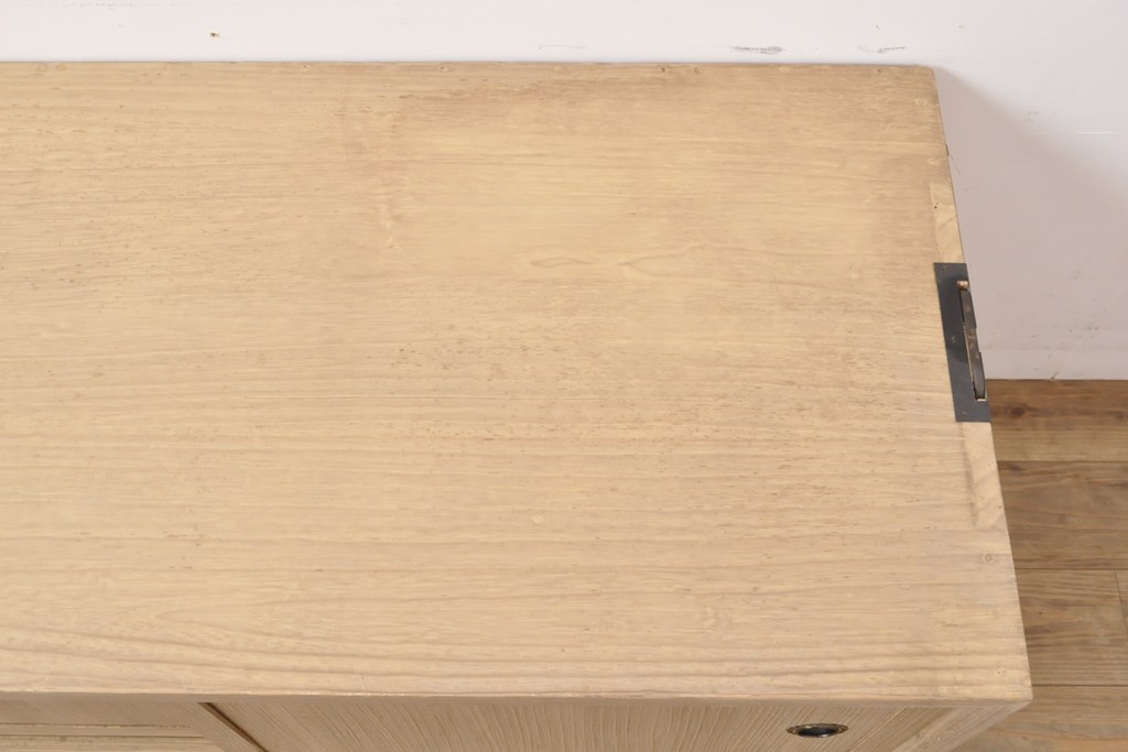 和製アンティーク　昭和中期　上品な佇まいが魅力的な桐箪笥テレビ台(テレビボード、ローボード、リビングボード、収納棚、戸棚、桐たんす)(R-055539)