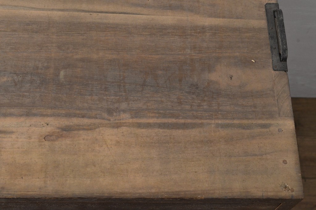 和製アンティーク　レトロ家具　桐材　素朴な佇まいが落ち着きのある空間を演出する箪笥2段(ローボード、テレビ台、チェスト、引き出し、桐箪笥、桐たんす)(R-055535)