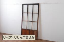 【セミオーダー家具実例】ドアに高品質リペアを施しました。設置場所に合わせてリサイズし、新品のクリアガラスへ差し替え。お客様支給のレバーハンドルと内締り錠を取り付けました。また三方戸当りと沓摺を製作し取り付け、現状の色味を活かしさらに外部対応保護塗装も施しました。(木製扉、建具)