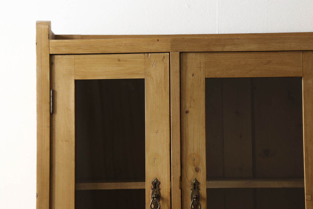 アンティーク家具　フランスアンティーク　パイン材　明るい色合いであたたかな空間を演出するキッチンキャビネット(収納棚、戸棚、食器棚)(R-056045)