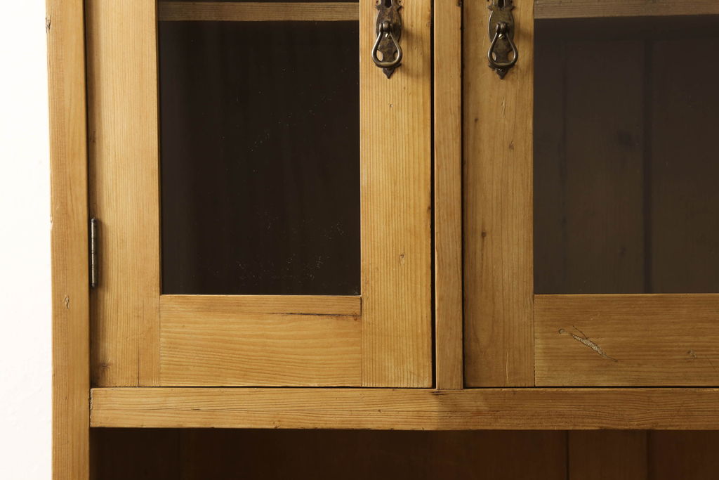 アンティーク家具　フランスアンティーク　パイン材　明るい色合いであたたかな空間を演出するキッチンキャビネット(収納棚、戸棚、食器棚)(R-056045)