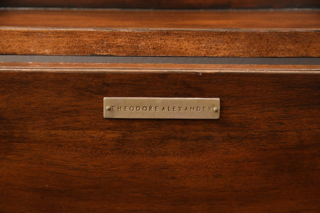 中古　極美品　イギリス　THEODORE ALEXANDER(セオドア アレキサンダー)　一風変わったデザインが面白いトランクテーブル(定価約40万円)(センターテーブル、ローテーブル)(R-052592)