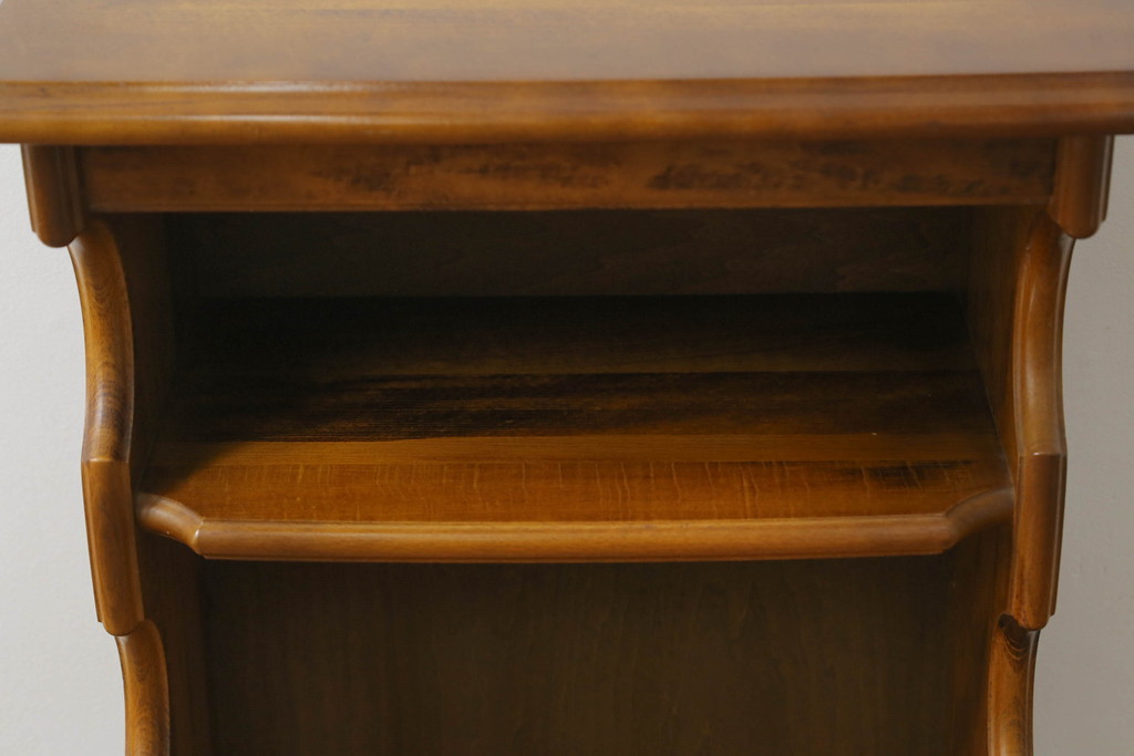 和製ビンテージ　カリモク家具(karimoku)　幅広いインテリアに馴染むお洒落なスリッパラック(スリッパ立て、サイドテーブル、ヴィンテージ)(R-070357)