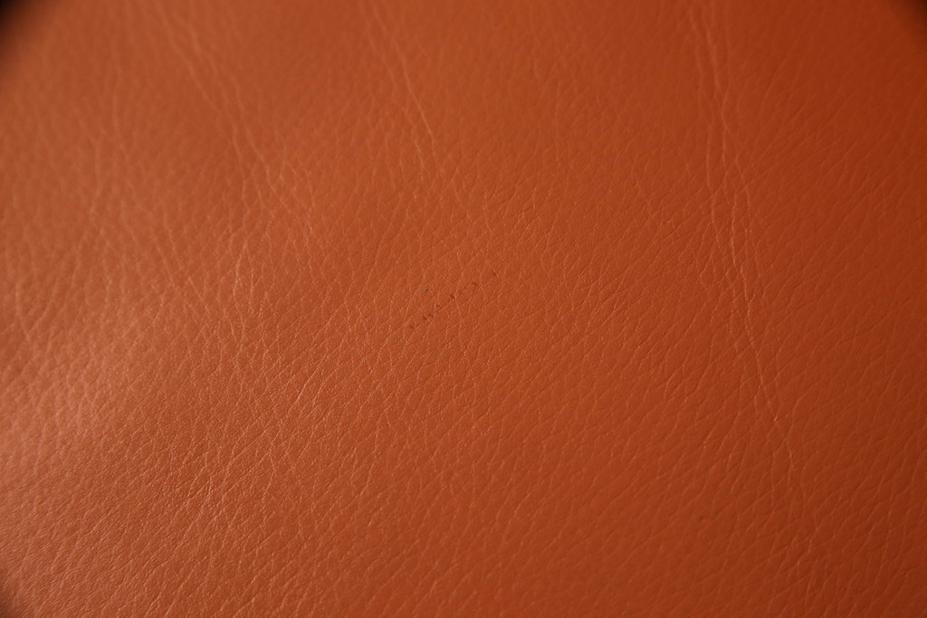 中古　美品　イタリア　ニコレッティ(NICOLETTI)　メルキュリオ(MERCURIO)　インテリアのアクセントになる本革張り2.5人掛けソファ(2人掛けソファ、3人掛けソファ、2P、3P)(定価約48万円)(R-065222)