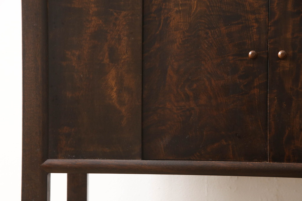 中古　松本民芸家具　#506型　シックな色合いと上品な佇まいが魅力の朝鮮棚(飾り棚、収納棚、戸棚、茶棚)(定価約23万円)(R-066102)