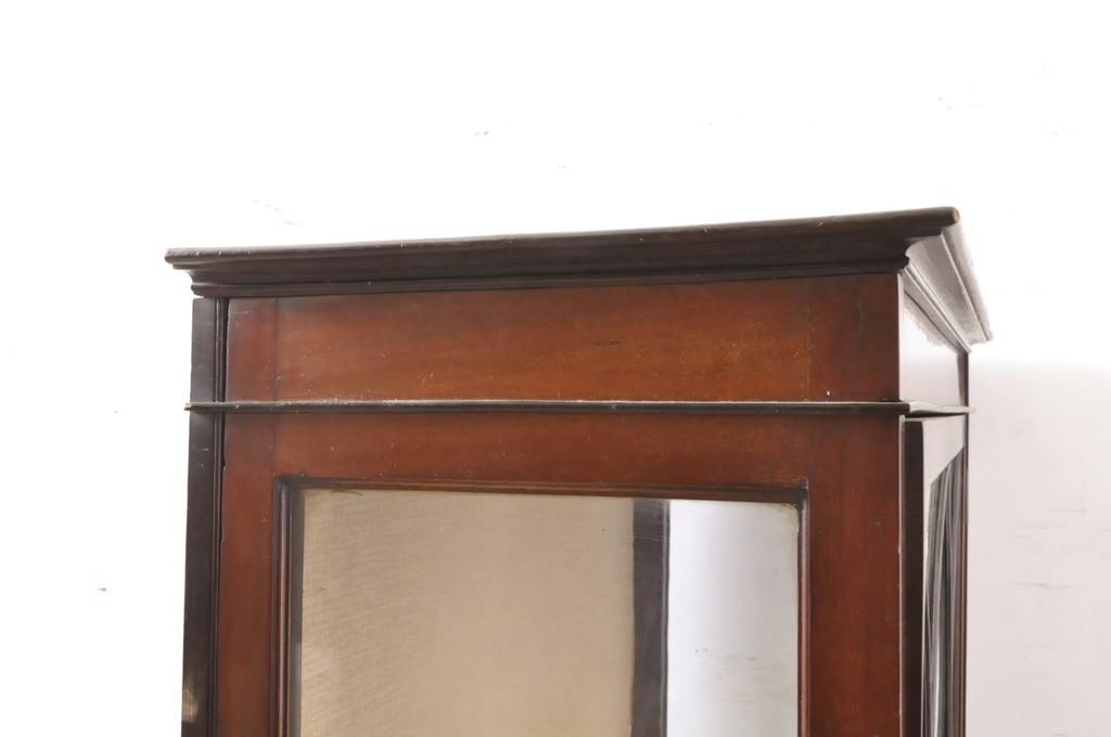 イギリスアンティーク　象嵌入り　洗練された上品な佇まいが魅力のマホガニー材製キャビネット(キュリオケース、ガラスケース、コレクションケース、飾り棚、陳列棚、英国)(R-065905)