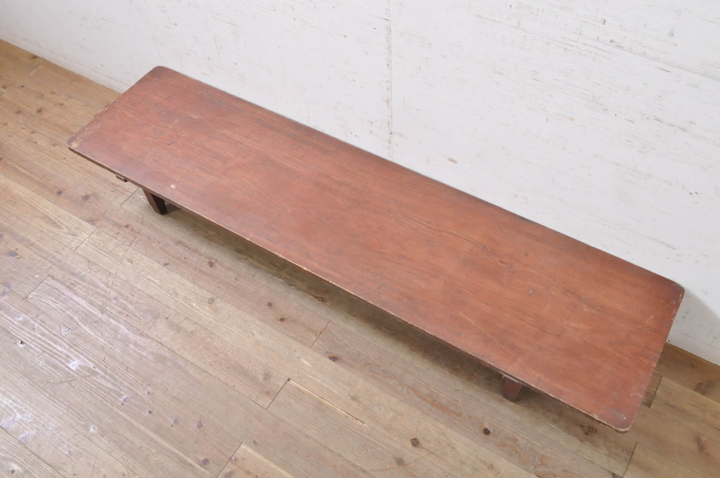 和製アンティーク　天板一枚板　素朴な風合いのローテーブル(裁ち板、作業台、座卓、飾り台、陳列台)(R-071438)