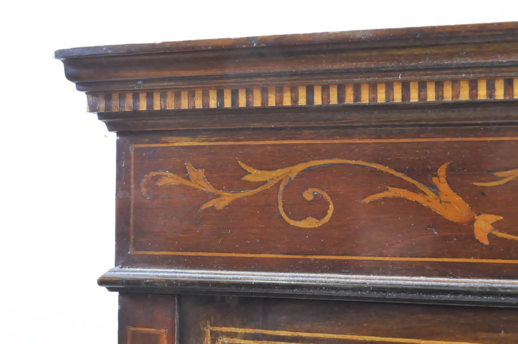 イギリスアンティーク　繊細なデザインの象嵌が美しいマホガニー材製キャビネット(キュリオケース、ガラスケース、コレクションケース、飾り棚、陳列棚、英国)(R-065906)