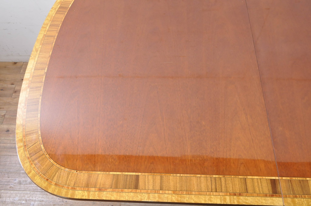 中古　美品!!　アメリカ高級家具　COUN CILL(カウンシル)　マホガニー材　ガラス天板付き　高級感漂う佇まいが魅力のダイニングテーブル(カンセル、4人掛け、6人掛け)(定価約90万円)(R-072033)