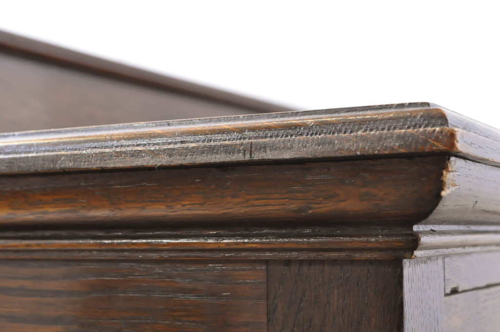 イギリスアンティーク　オーク材　引き出しの凝ったデザインが目を引くサイドボード(サイドキャビネット、収納棚、戸棚、引き出し、英国)(R-065907)